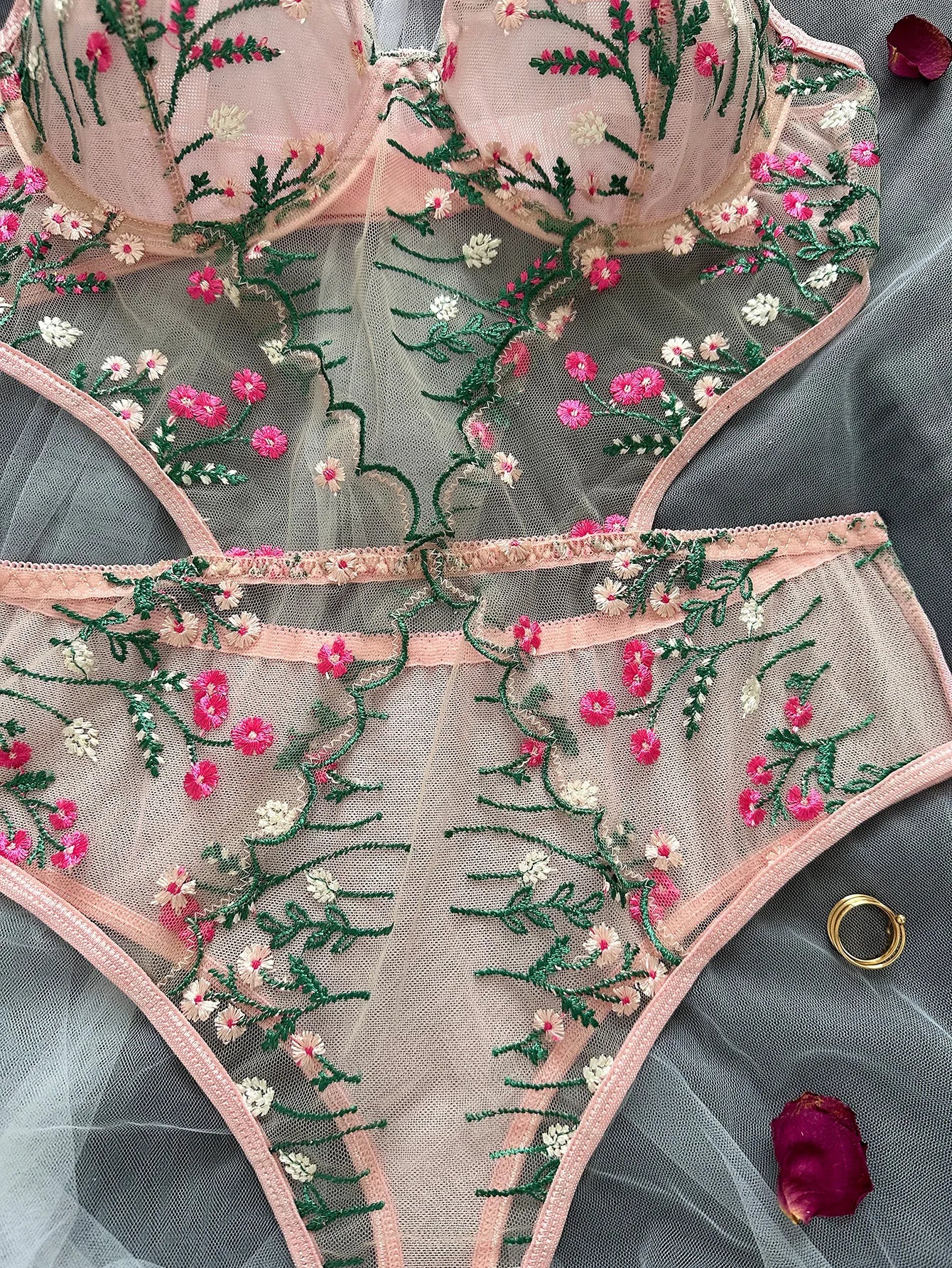 Floral Lace Underwire Bra & Panties Set