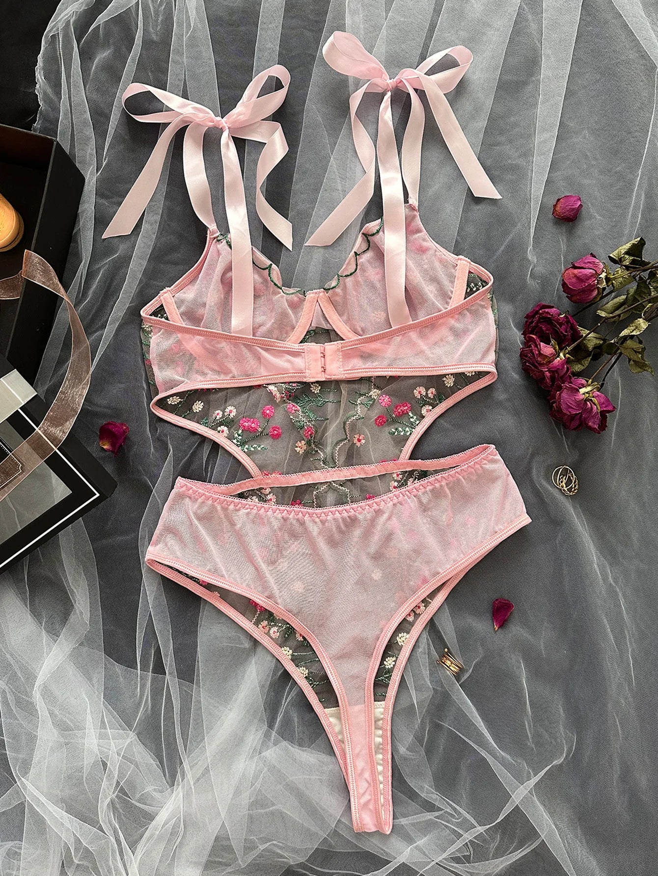 Floral Lace Underwire Bra & Panties Set