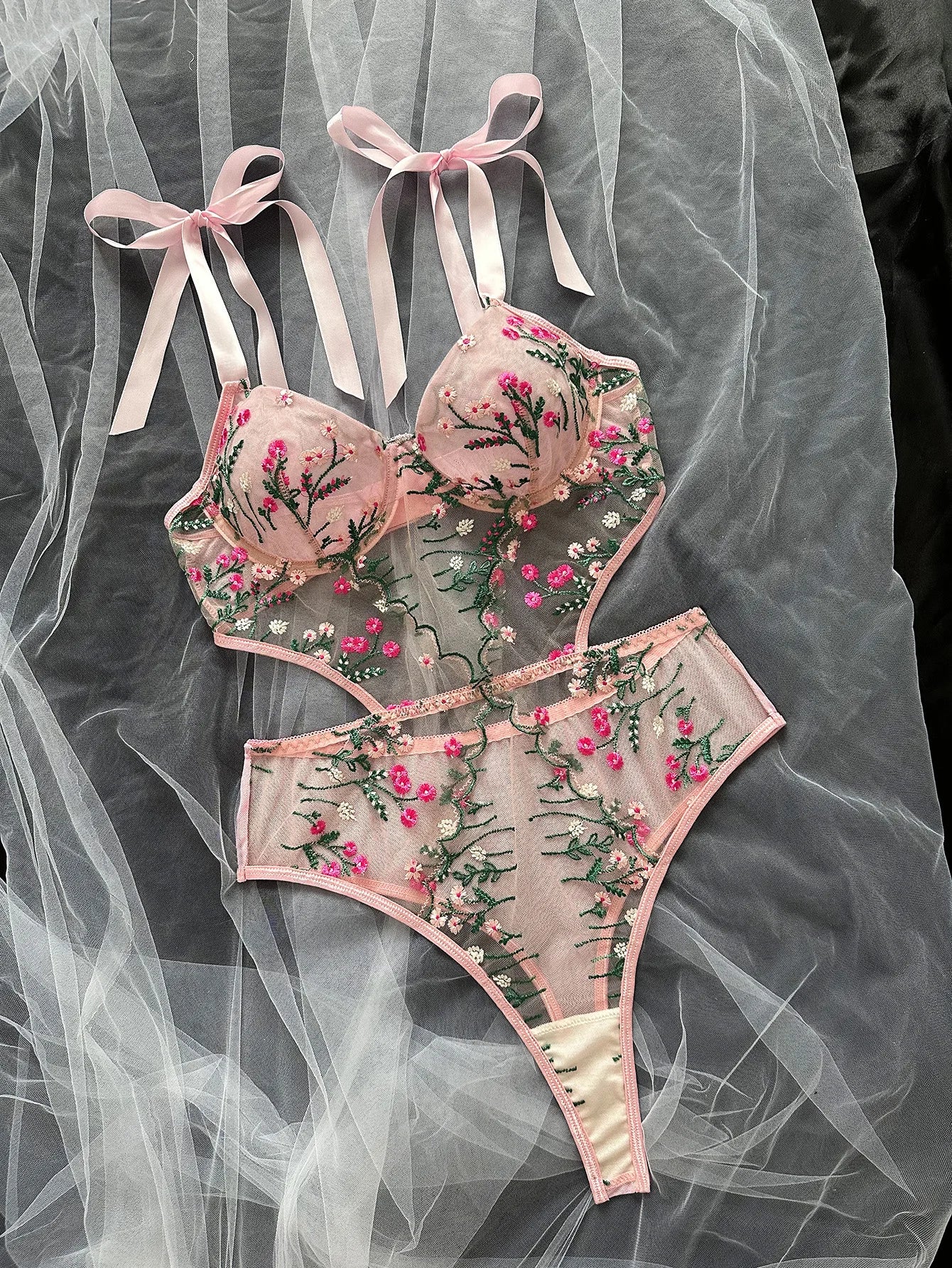 Floral Lace Underwire Bra & Panties Set