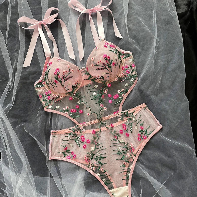 Floral Lace Underwire Bra & Panties Set